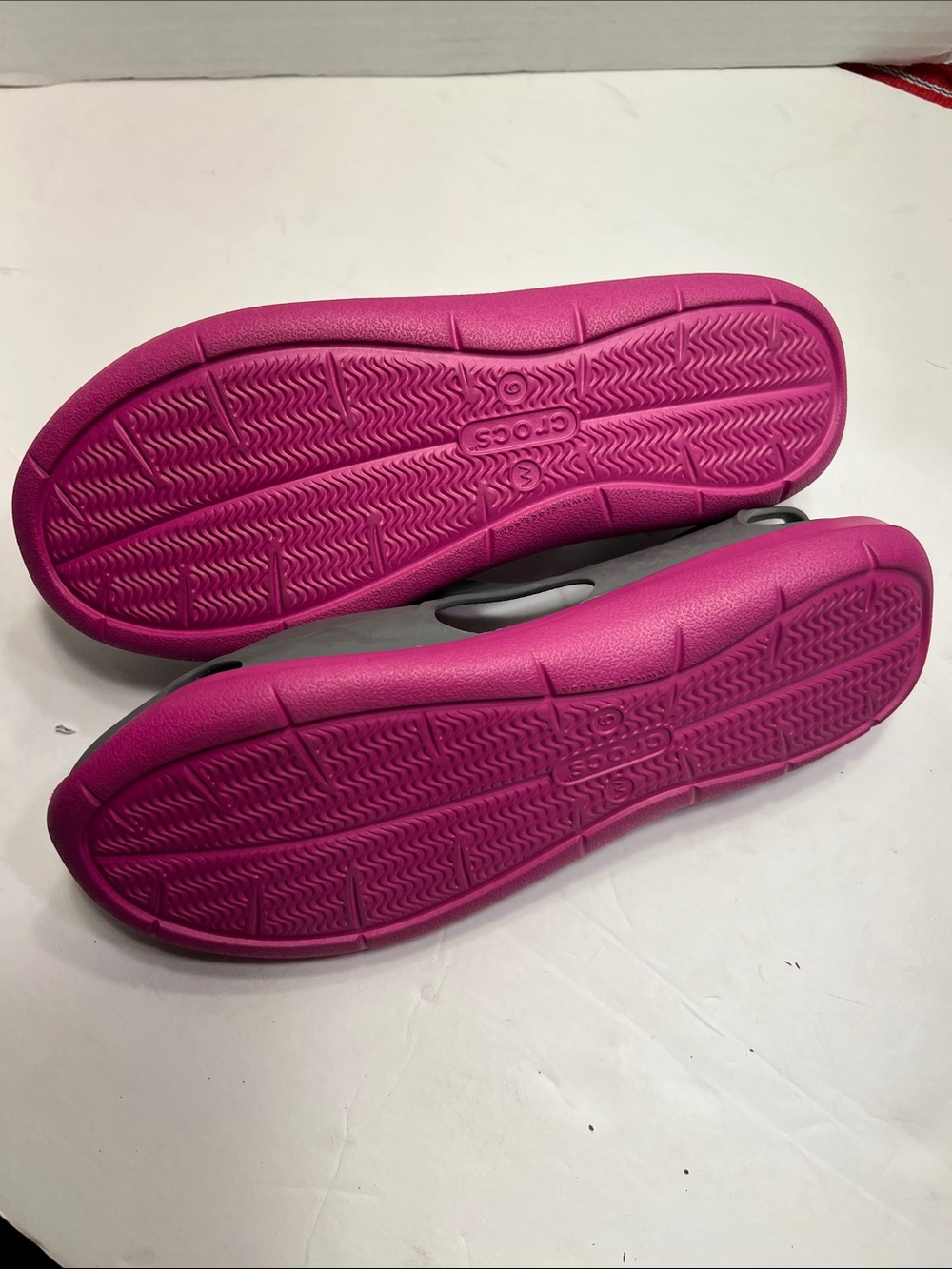 CROCS Gray Upper with Pink Footbed Women's Slingback Sandals - Picture 6 of 7